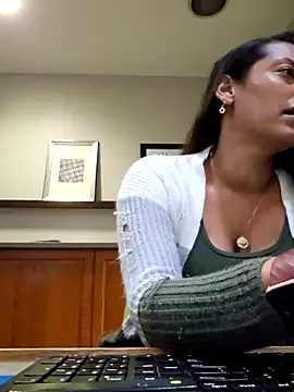 Snapshot of Nikkierosee chatting on February 2025 04:03:02 AM Nikkierosee online show from February 2025 04:03:02 AM