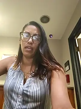 Snapshot of Nikkierosee chatting on March 2025 05:59:02 AM Nikkierosee online show from March 2025 05:59:02 AM