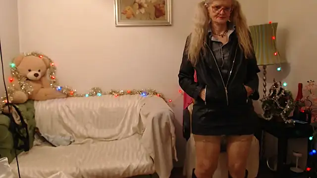 Snapshot of BlairFort chatting on December 2024 02:05:02 PM BlairFort online show from December 2024 02:05:02 PM