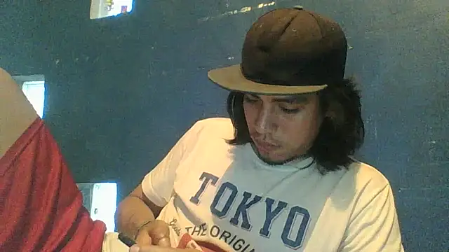 AlexAlejandro13 online show from March 2026 12:39:01 AM