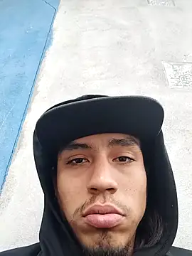 AlexAlejandro13 online show from April 2026 10:10:01 PM