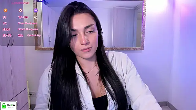 Snapshot of EricaVanderhill chatting on April 2026 01:06:02 AM EricaVanderhill online show from April 2026 01:06:02 AM