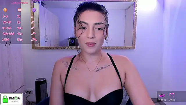 Snapshot of EricaVanderhill chatting on April 2026 10:34:02 PM EricaVanderhill online show from April 2026 10:34:02 PM