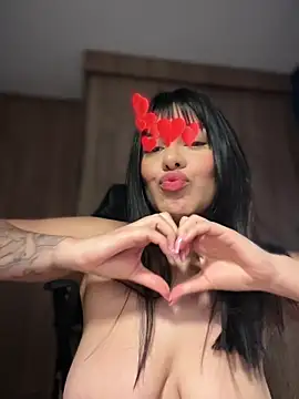 Snapshot of Roxxannne chatting on March 2026 12:04:01 AM Roxxannne online show from March 2026 12:04:01 AM