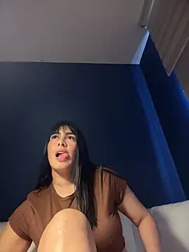 Snapshot of Roxxannne chatting on April 2026 10:41:02 PM Roxxannne online show from April 2026 10:41:02 PM