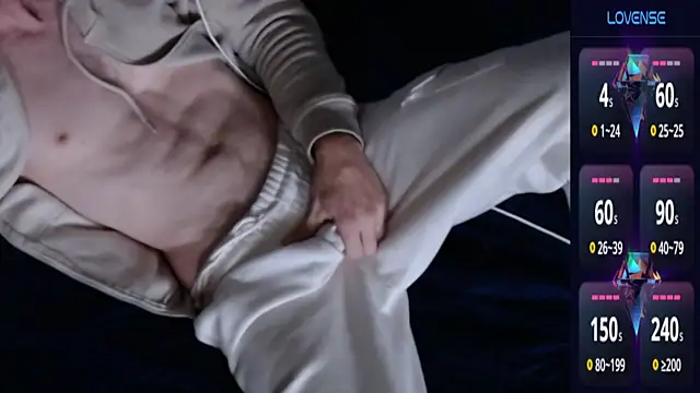 Snapshot of MaxRouger chatting on October 2025 06:28:02 PM MaxRouger online show from October 2025 06:28:02 PM