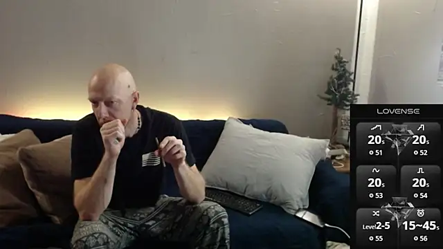 Snapshot of MaxRouger chatting on November 2025 01:57:02 PM MaxRouger online show from November 2025 01:57:02 PM