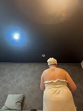 CandyShoopp online show from February 2026 07:35:01 PM