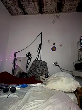 Snapshot of Alicbranca chatting on November 2025 04:44:01 PM Alicbranca online show from November 2025 04:44:01 PM