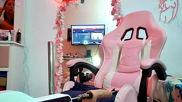 Dulce Maria05 online show from December 2024 10:33:02 PM