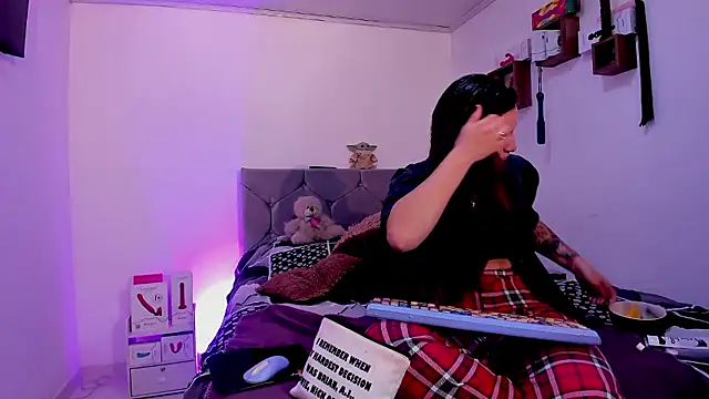 vanessabrown  online show from January 2026 05:37:01 PM