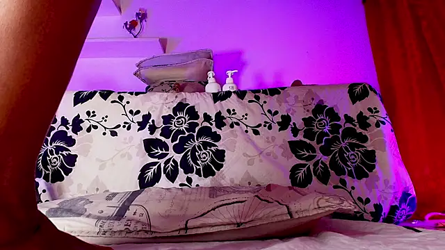 sofi decker online show from February 2025 03:11:02 AM