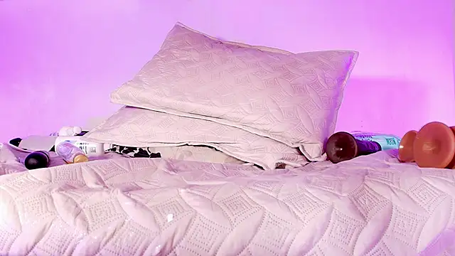 sofi decker online show from February 2025 06:21:01 AM