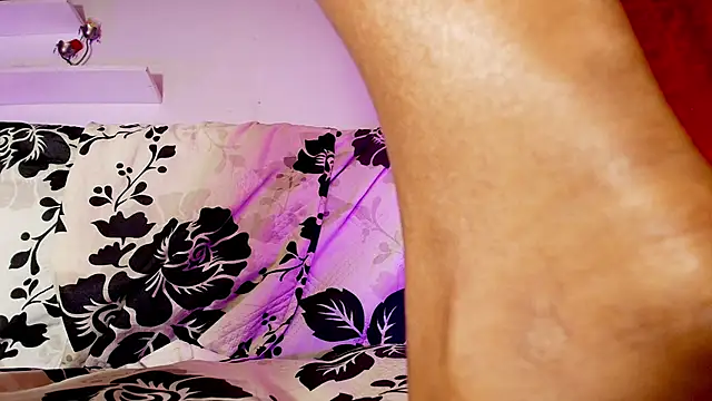 sofi decker online show from February 2025 09:23:01 AM