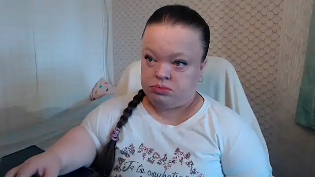 Snapshot of Janiffer_MiMi chatting on May 2026 03:51:01 PM Janiffer MiMi online show from May 2026 03:51:01 PM