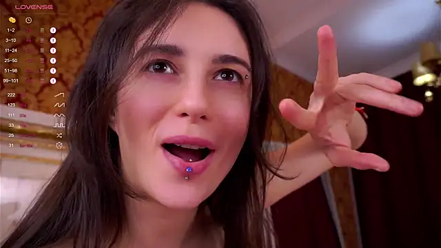 Snapshot of Holla_Molly chatting on February 2025 05:05:01 AM Holla Molly online show from February 2025 05:05:01 AM