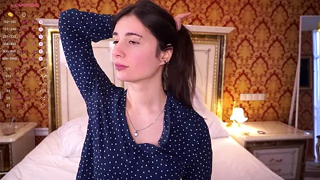 Snapshot of Holla_Molly chatting on February 2025 12:32:01 PM Holla Molly online show from February 2025 12:32:01 PM