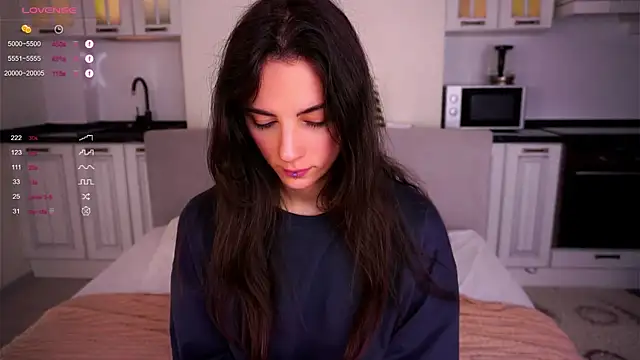 Snapshot of Holla_Molly chatting on February 2025 05:44:02 AM Holla Molly online show from February 2025 05:44:02 AM