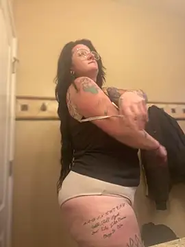 Snapshot of 1-800-FUCKYOU chatting on December 2024 11:36:01 PM 1-800-FUCKYOU online show from December 2024 11:36:01 PM