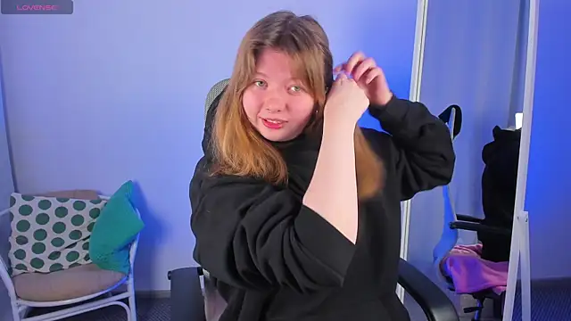 Snapshot of Vivian_cutie chatting on February 2025 03:31:02 PM Vivian cutie online show from February 2025 03:31:02 PM