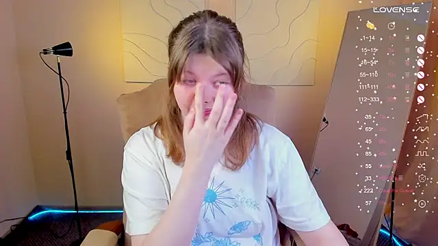 Snapshot of Vivian_cutie chatting on February 2025 02:32:01 PM Vivian cutie online show from February 2025 02:32:01 PM