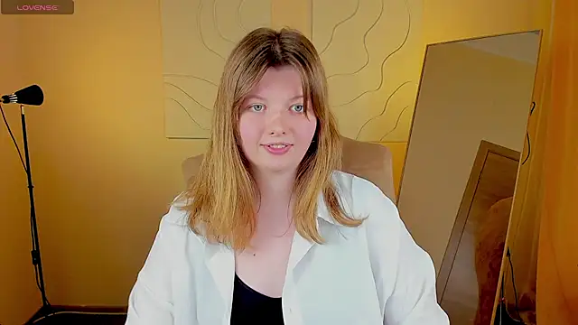 Snapshot of Vivian_cutie chatting on March 2025 03:28:02 PM Vivian cutie online show from March 2025 03:28:02 PM