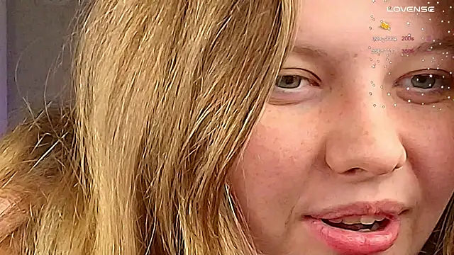 Snapshot of Vivian_cutie chatting on October 2025 03:41:01 PM Vivian cutie online show from October 2025 03:41:01 PM