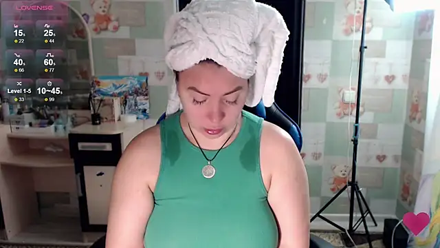 Snapshot of Korolek12 chatting on December 2025 04:51:01 AM Korolek12 online show from December 2025 04:51:01 AM