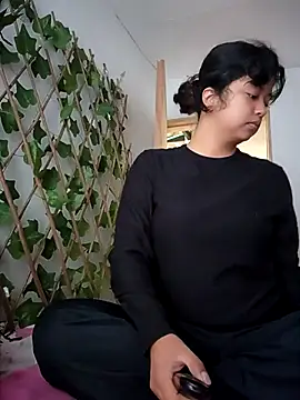 Peach Girll online show from March 2025 05:15:02 PM