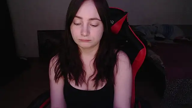 Snapshot of Laralianna chatting on April 2026 07:44:02 PM Laralianna online show from April 2026 07:44:02 PM