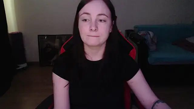 Snapshot of Laralianna chatting on April 2026 12:03:02 PM Laralianna online show from April 2026 12:03:02 PM