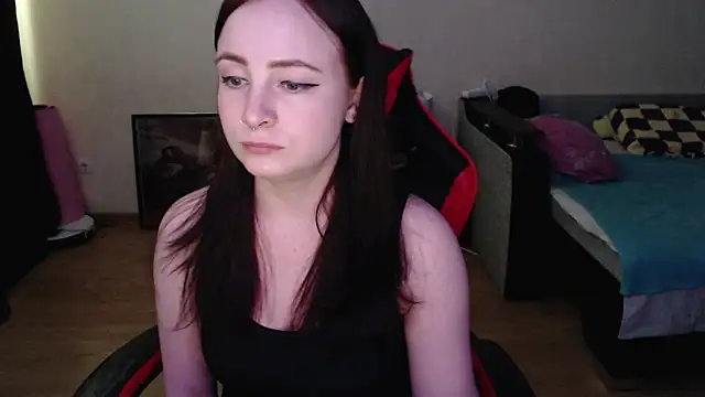 Snapshot of Laralianna chatting on April 2026 01:23:01 PM Laralianna online show from April 2026 01:23:01 PM