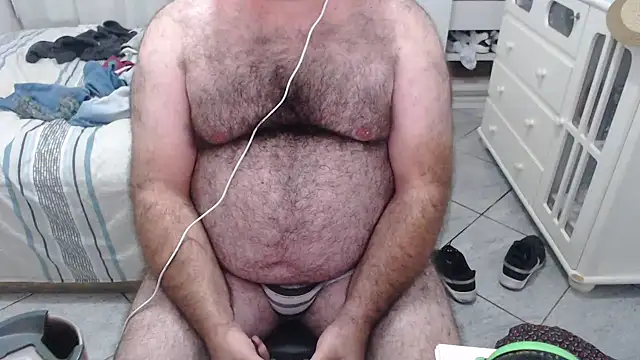 Snapshot of MysterBearMG chatting on January 2025 03:00:01 AM MysterBearMG online show from January 2025 03:00:01 AM