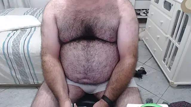 Snapshot of MysterBearMG chatting on January 2025 03:40:02 AM MysterBearMG online show from January 2025 03:40:02 AM