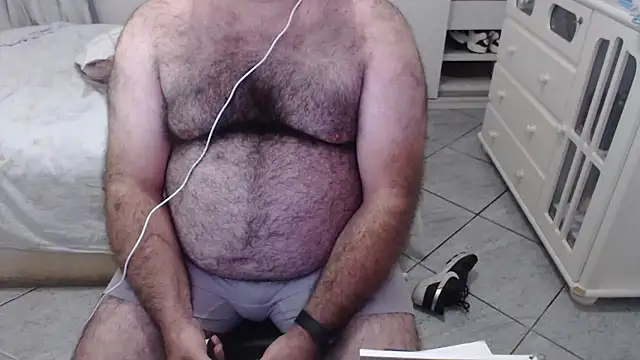 Snapshot of MysterBearMG chatting on January 2025 12:33:01 AM MysterBearMG online show from January 2025 12:33:01 AM