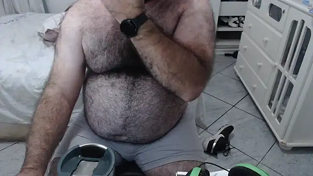 Snapshot of MysterBearMG chatting on January 2025 03:33:02 AM MysterBearMG online show from January 2025 03:33:02 AM