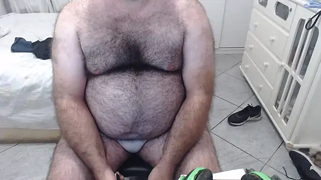 Snapshot of MysterBearMG chatting on February 2025 02:00:01 AM MysterBearMG online show from February 2025 02:00:01 AM