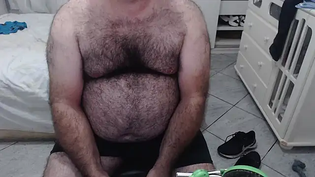 Snapshot of MysterBearMG chatting on February 2025 11:46:02 PM MysterBearMG online show from February 2025 11:46:02 PM