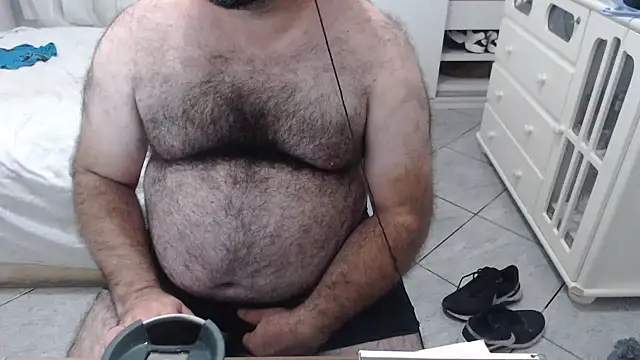 Snapshot of MysterBearMG chatting on February 2025 02:52:01 AM MysterBearMG online show from February 2025 02:52:01 AM