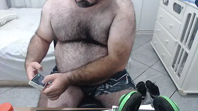 Snapshot of MysterBearMG chatting on February 2025 12:09:01 AM MysterBearMG online show from February 2025 12:09:01 AM