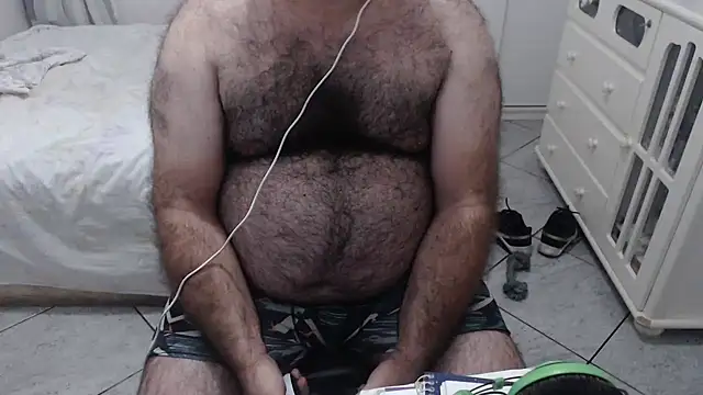 Snapshot of MysterBearMG chatting on February 2025 11:31:01 PM MysterBearMG online show from February 2025 11:31:01 PM