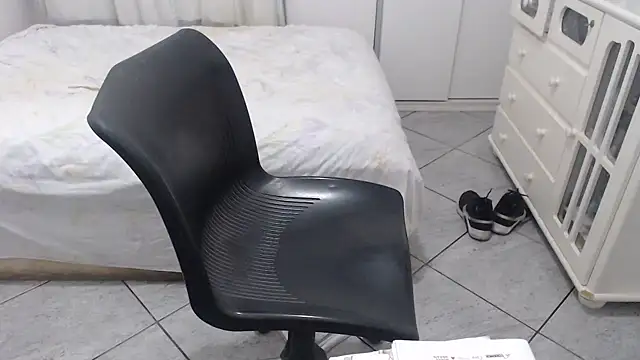 Snapshot of MysterBearMG chatting on February 2025 10:52:02 PM MysterBearMG online show from February 2025 10:52:02 PM