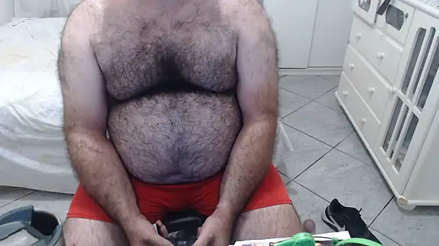 Snapshot of MysterBearMG chatting on February 2025 11:52:01 PM MysterBearMG online show from February 2025 11:52:01 PM