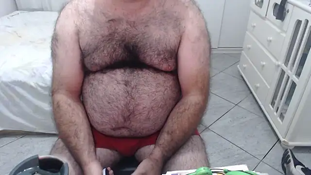 Snapshot of MysterBearMG chatting on February 2025 12:21:02 AM MysterBearMG online show from February 2025 12:21:02 AM