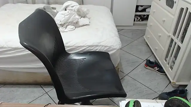 Snapshot of MysterBearMG chatting on October 2025 12:31:02 AM MysterBearMG online show from October 2025 12:31:02 AM