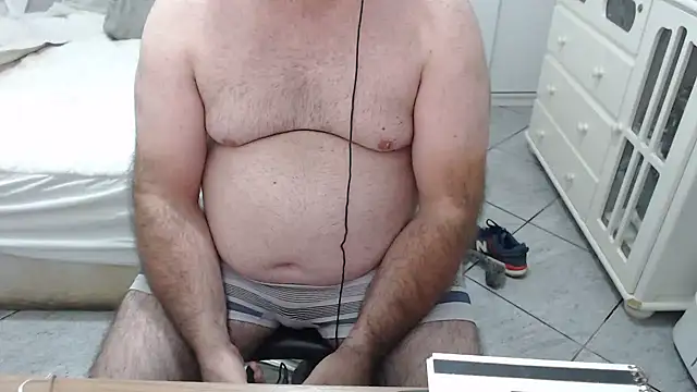 Snapshot of MysterBearMG chatting on October 2025 12:41:01 AM MysterBearMG online show from October 2025 12:41:01 AM