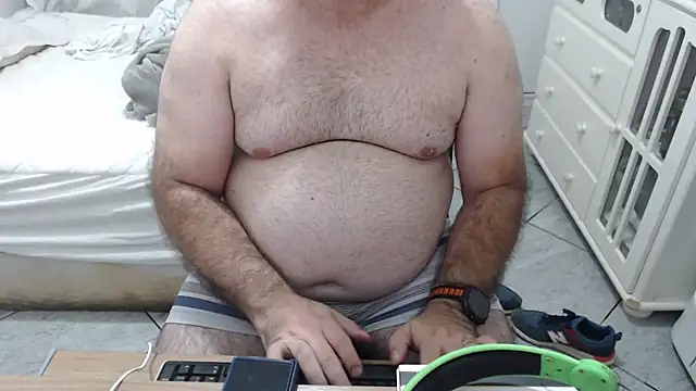 Snapshot of MysterBearMG chatting on October 2025 11:13:01 PM MysterBearMG online show from October 2025 11:13:01 PM