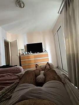 Snapshot of MysterBearMG chatting on November 2025 11:27:02 AM MysterBearMG online show from November 2025 11:27:02 AM