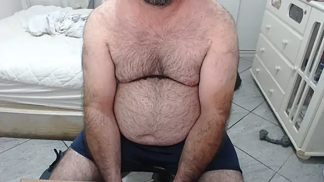 Snapshot of MysterBearMG chatting on November 2025 11:38:01 PM MysterBearMG online show from November 2025 11:38:01 PM