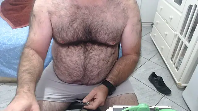 Snapshot of MysterBearMG chatting on June 2026 12:11:01 AM MysterBearMG online show from June 2026 12:11:01 AM